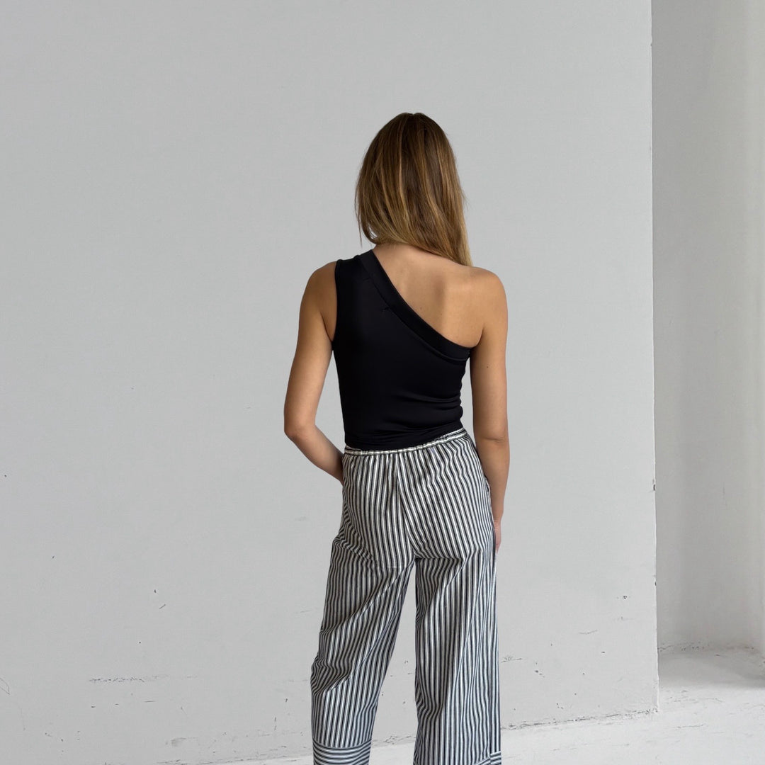 Black One Shoulder Top With White Flower Pin