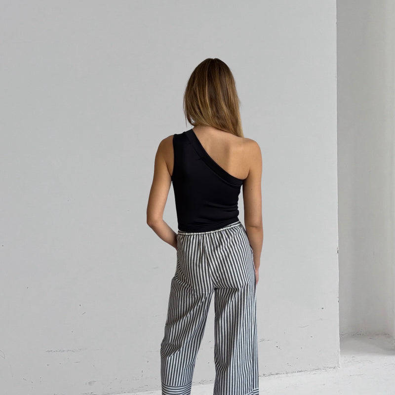 Black One Shoulder Top With White Flower Pin