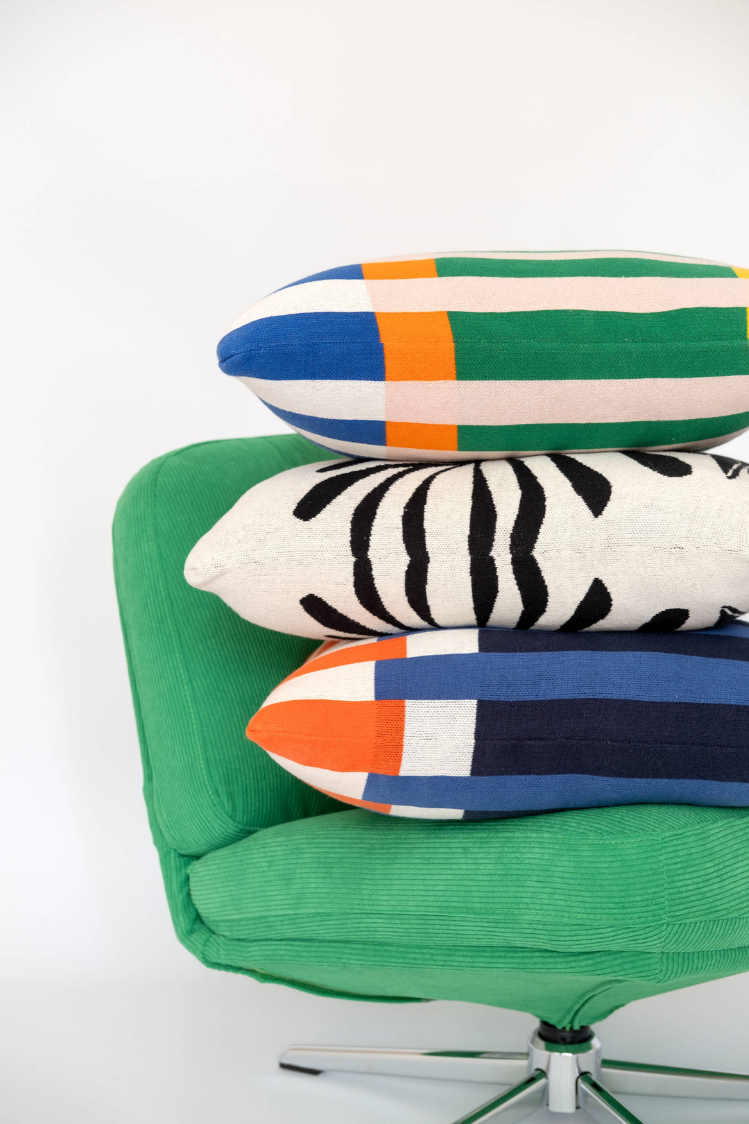 Cotton Knit Throw Pillow Cushion Cover in Studie Navy