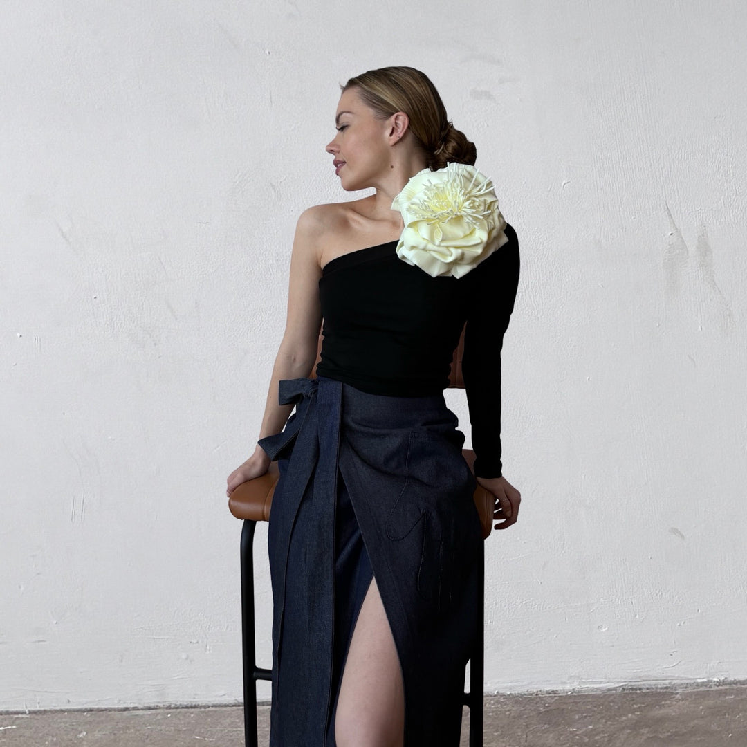 Black One Sleeve Top With White Flower Pin