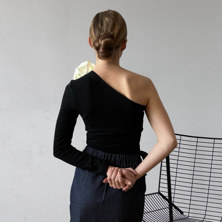 Black One Sleeve Top With White Flower Pin