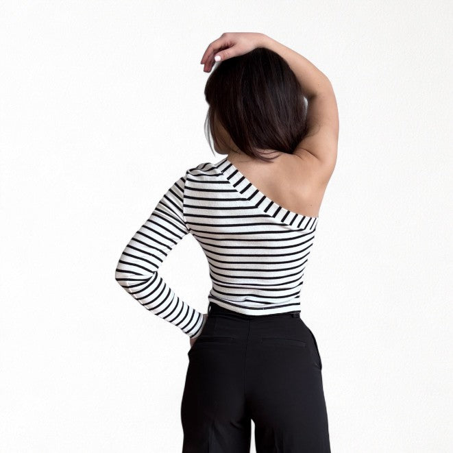 Striped one sleeve top with metal brooch