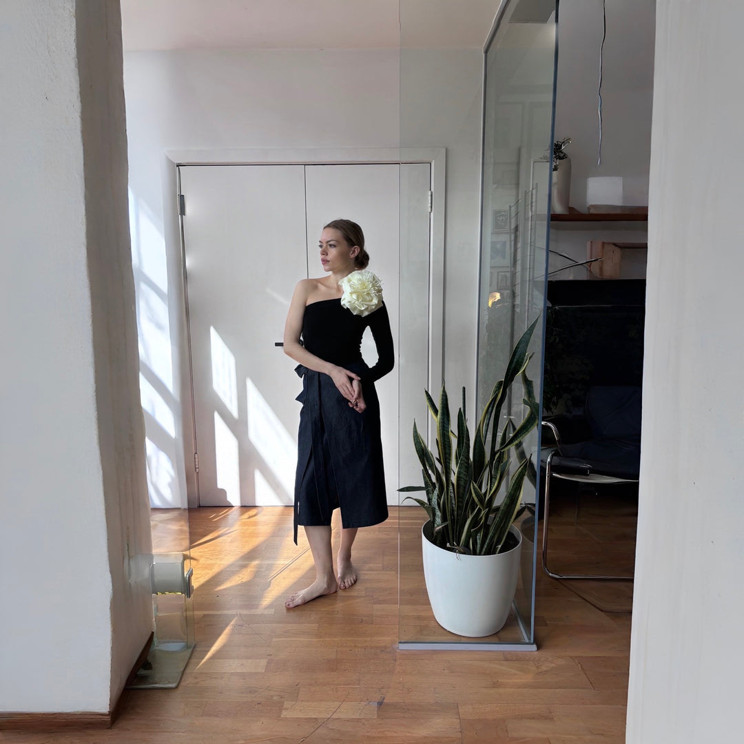 Black One Sleeve Top With White Flower Pin