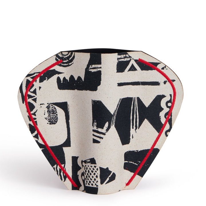 M2P Milos Cup Vase Black Red