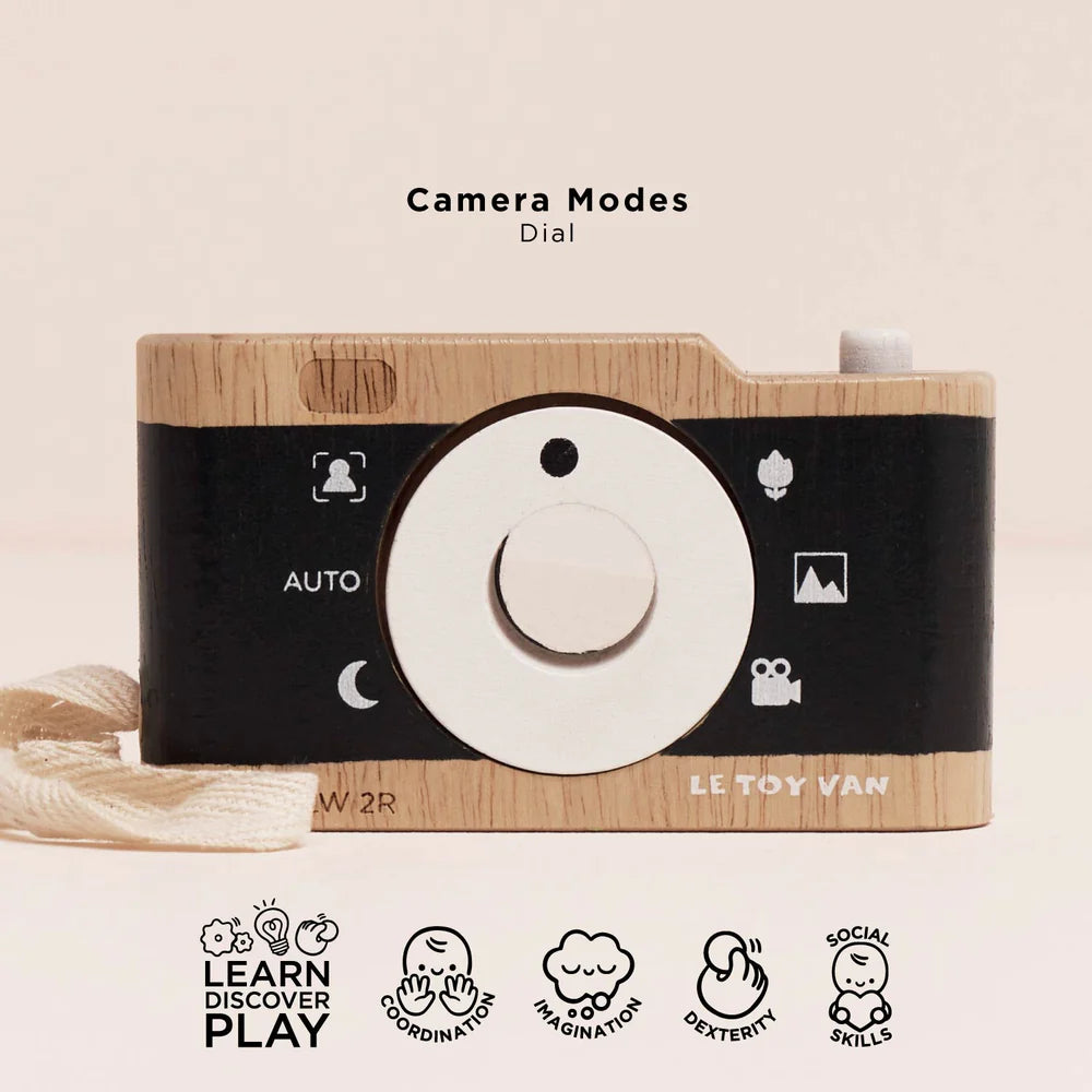 Wooden Retro Camera - by Le Toy Van