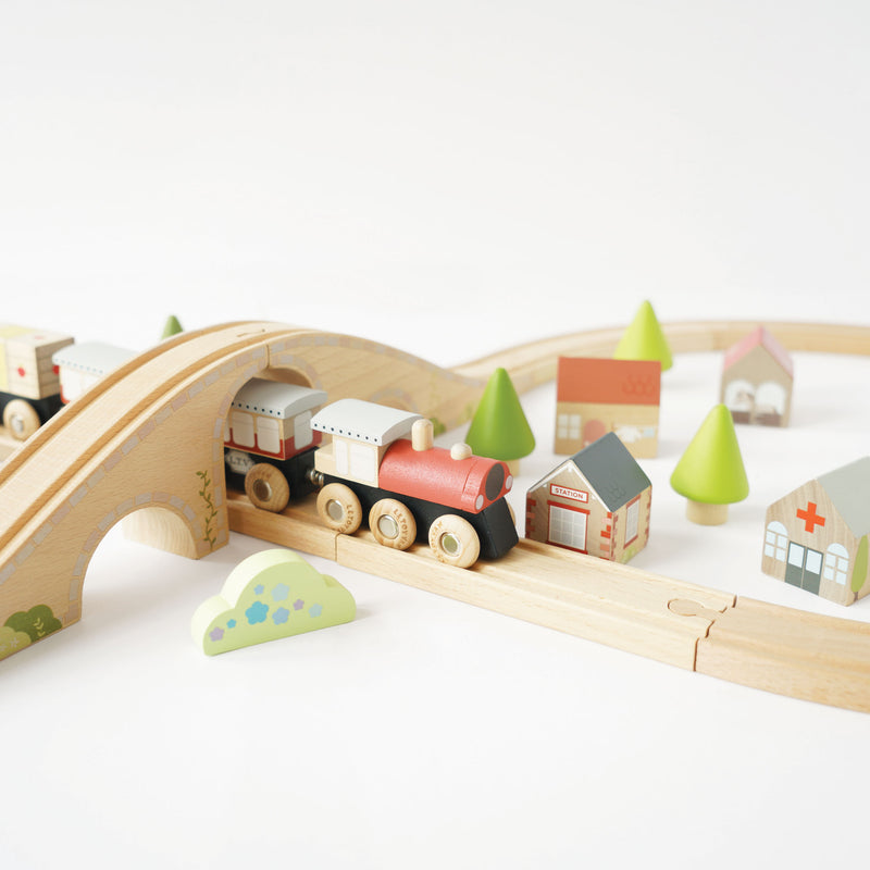 Le Toy Van Figure Of 8 Train Set