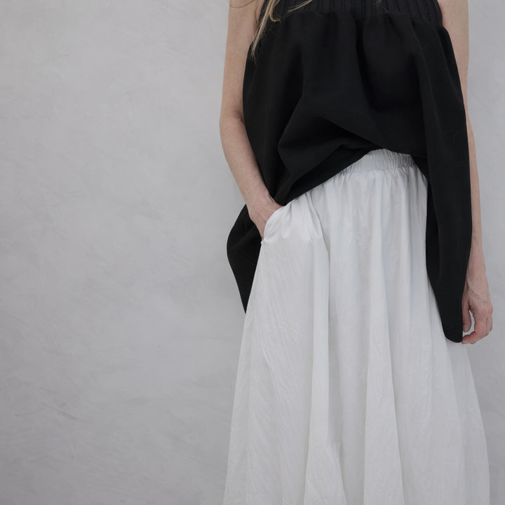 White Balloon Skirt With Pockets