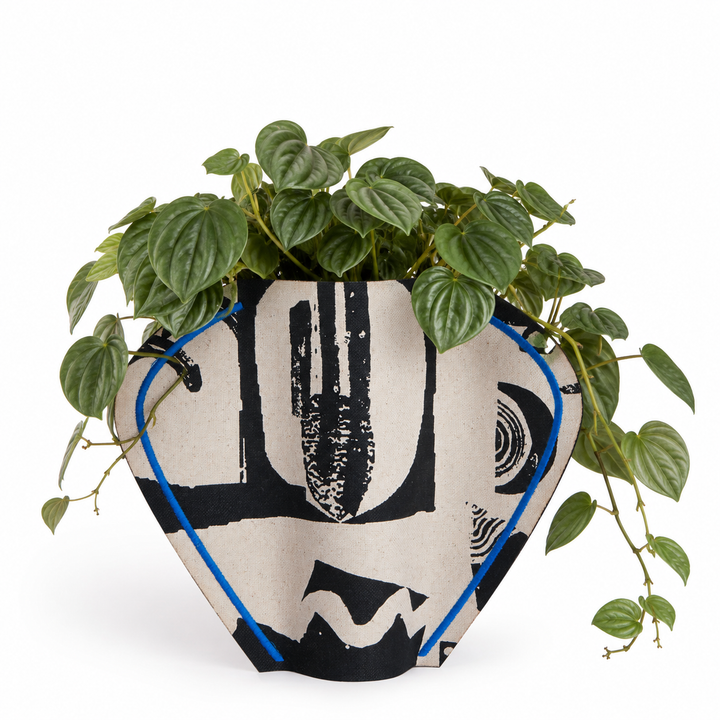 M2P Milos Cup Vase Black Blue