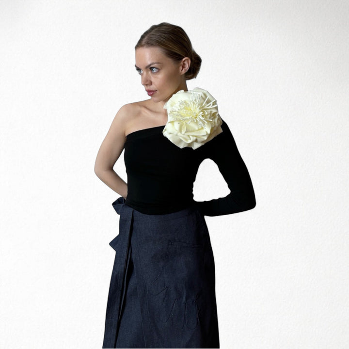 Black one sleeve top with white flower pin